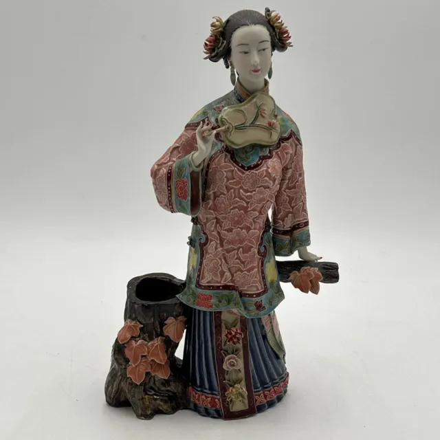 VTG 12" Chinese Porcelain ShiWan Lady Woman Holding Fan Leaning On Log Figurine