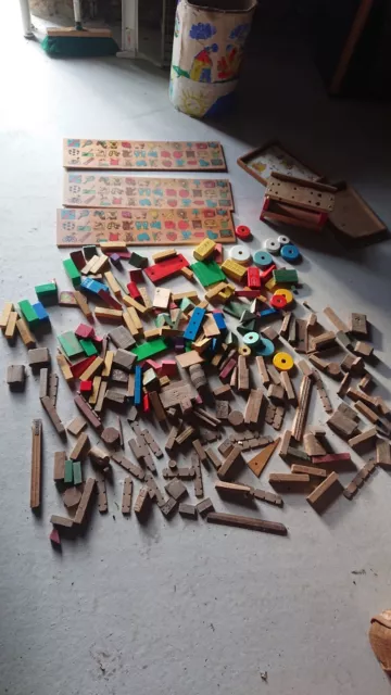 ancien lot de jouets en bois divers vintage voir photos retrouvés dans un...
