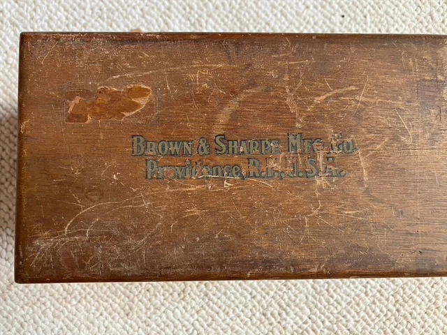 Brown and Sharpe magnetic V-block 750-D