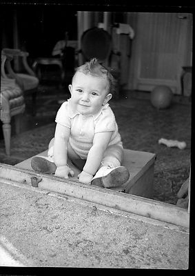Enfant bébé dans son landau - négatif photo verre photo