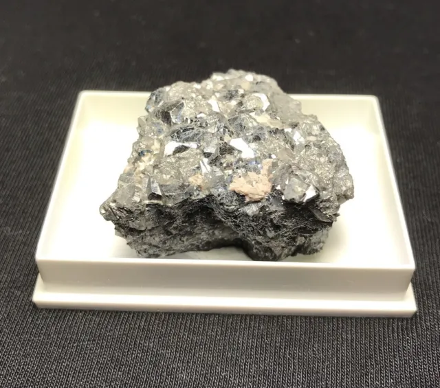 Mineral: Skutterudit xx in Dose;  Aghbar Mine, Bou Azzer, Marokko;ca.3,5x3x2,3cm