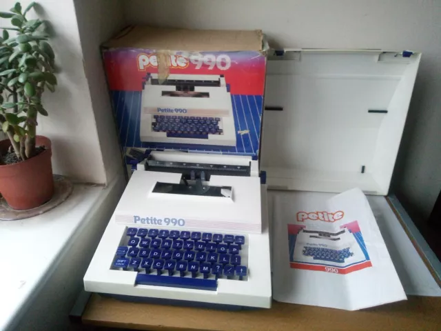 Máquina de escribir Petite 990 vintage en caja sin cinta de impresora llaves azules en caja con manual