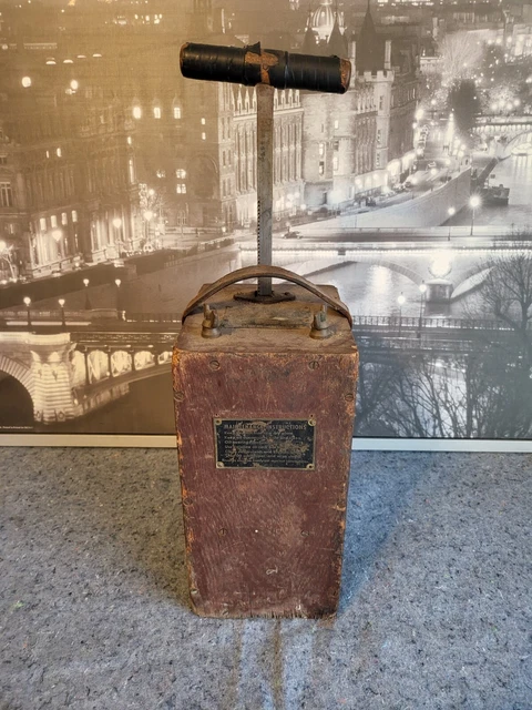 Antique DuPont Electric Blasting Machine No 50 Dynamite Detonator Plunger Box