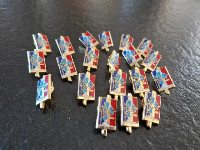 LOT DE 20 Insignes Bataillon D infanterie BIHAC 126e Pucelle Pin s lot-de-20-insignes-bataillon-d-infanterie-bihac-126e-pucelle-pin-s