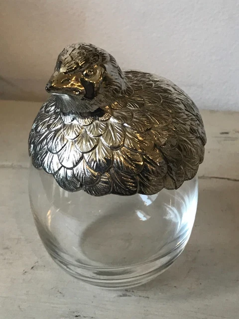Versilberter Wachtelförmiger Senftopf Und Glas Mit Gucci-Geschmack
