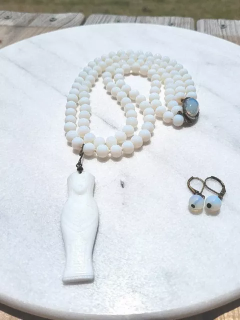 Rarest Vintage Neiger Egyptian Pharaoh Pendant Vtg Opal White Glass Necklace Set