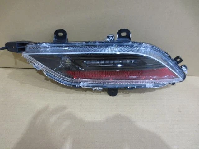 TOYOTA Harrier 2020 6BA-MXUA80 Fanale coda destra 8156148010 [usato] [PA89034071]