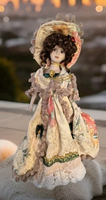 Lot de poupées en porcelaine style victorien – grandes et petites (collection/décoration) - Collection