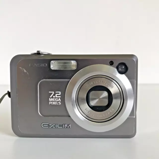 Casio EXILIM ZOOM EX-Z750 7.2MP Digital Camera Silver - Button has Flaws!