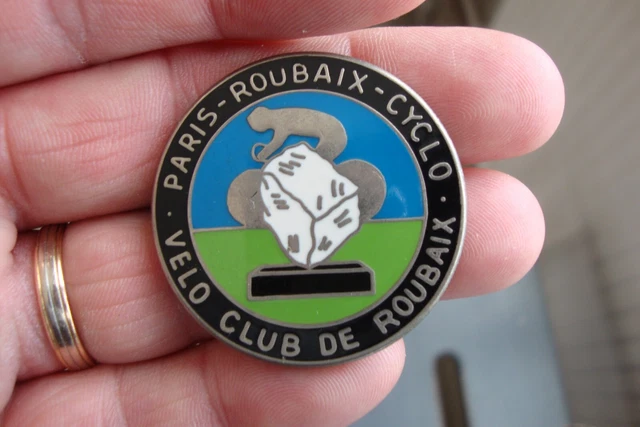 Insigne Cycliste Paris-Roubaix – Vélo-Club De Roubaix Par Moret, Diamètre 3,6 Cm