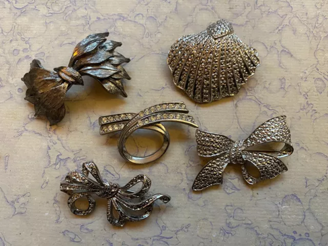 Old shop vintage brooches