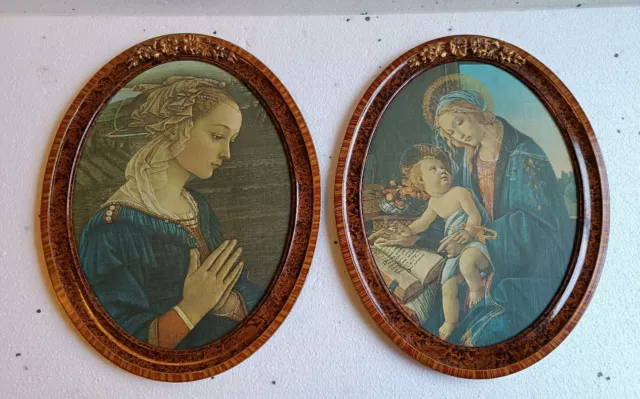 Une paire de reproduction sur tissus gaufré et cadre bois/décoré/orné.
