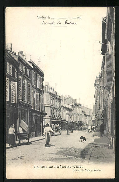 CPA Verdun, La Rue de l´Hôtel-de-Ville, vue de la rue 1919