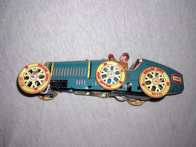 Voiture Ancienne En Tôle Rouge – Fer Blanc Embouti – Jouet Vintage