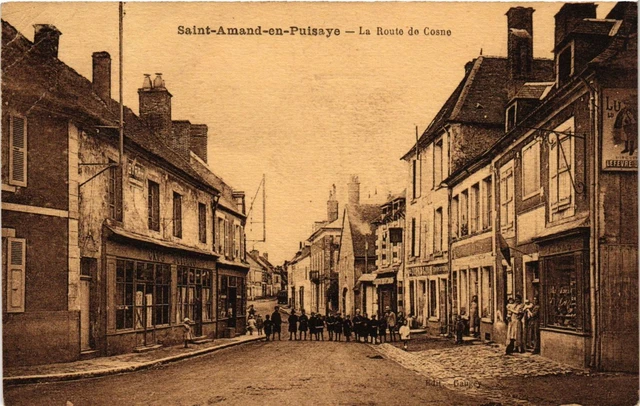 CPA AK St-Amand-en-PUAYE - La Route de Cosne (357595)