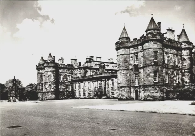 SCOTLAND POSTCARD Edinburgh Holyrood Palace Royal Residence Midlothian UK Crown