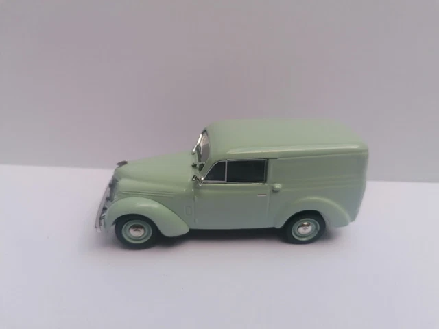 Renault  Juvaquatre 1946 - NOREV  1:43 éme   emballage d'origine capsule... neuf