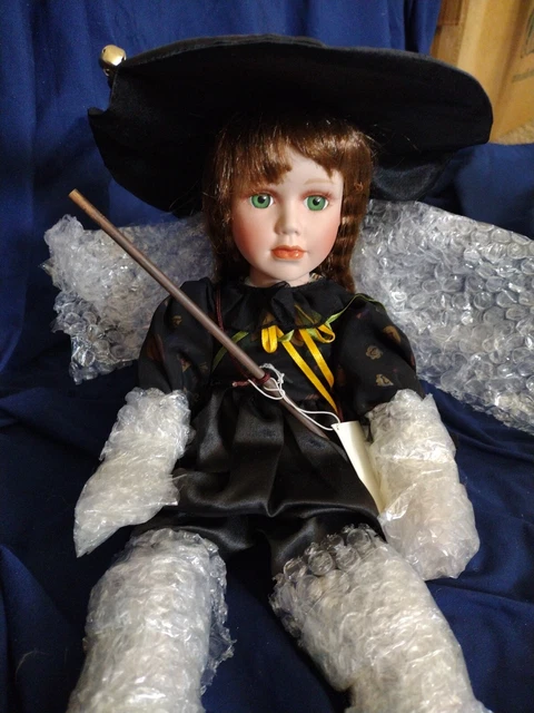heritage signature collection porcelain doll Wendy's Halloween Tree 90022