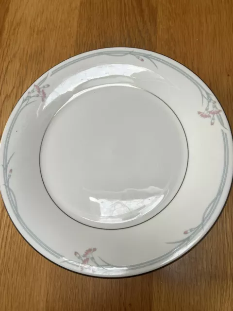 Royal Doulton Carnation dinner plates x 7