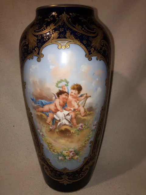 vase ancien en porcelaine bleu Sèvres
