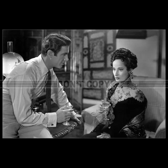 Photo F.015282 MERLE OBERON & CHARLES KORVIN (TEMPTATION) 1946