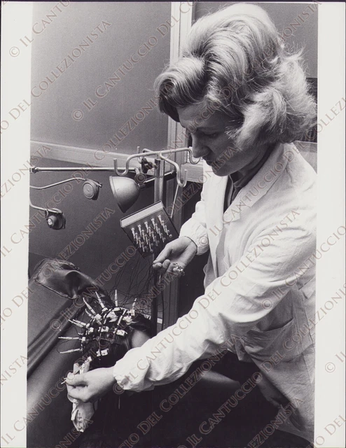 1981 MILANO Policlinico Esame elettroencelalografico Medicina Foto Belluschi 3