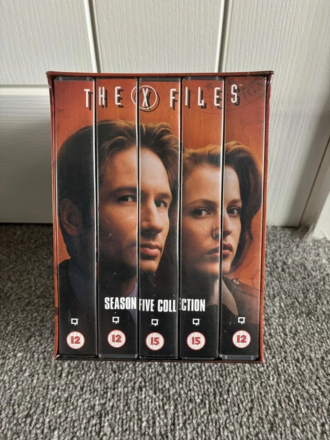 thumbnail image 2 of The X-Files Season 2 Complete 72-Card Set – 1996 Topps Trading Cards W/ Wrapper 2 of 6