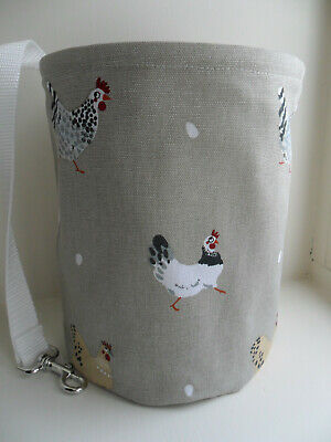 Ropa colgante bolsa de clavija olla de lavandería hecha a mano, tela de gallina Sophie Allport