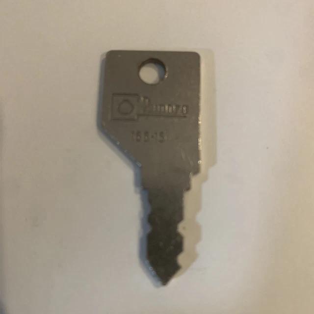 Vintage key S5 For Beaver gumball, candy, nut, toy vending machine