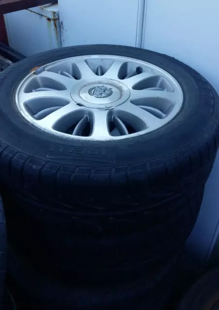 Holden Statseman wheels / rims with Pirelli tyres  215/60/ R16 set of 4