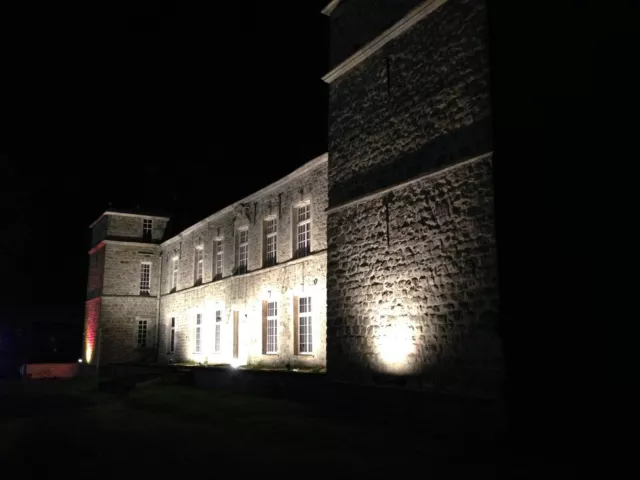 Propriété de rapport au calme, proche des axes routiers, château du 18ème. 3