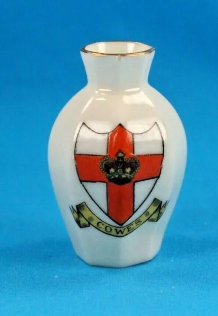 English Porcelain Crested China Souvenir "Cowes" Crest