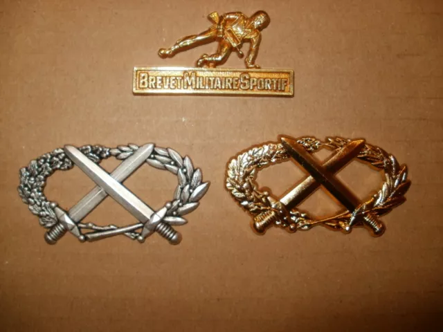 Lot De 3 Insignes De Collection  : Brevets Militaire Sportif Et Professionnel