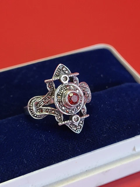 Bague Alliance OMEGA Ruban confort en or blanc et diamant Bague Alliance OMEGA Ruban confort en or blanc et diamant