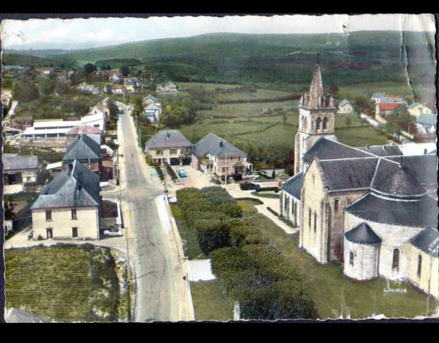 DUN-les-PLACES (58) HOTEL-RESTAURANT , EGLISE & VILLAS en vue aérienne en 1966
