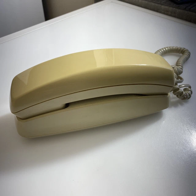 VINTAGE 1970S RADIOSHACK Beige Push Button Wall Telephone Untested zaq