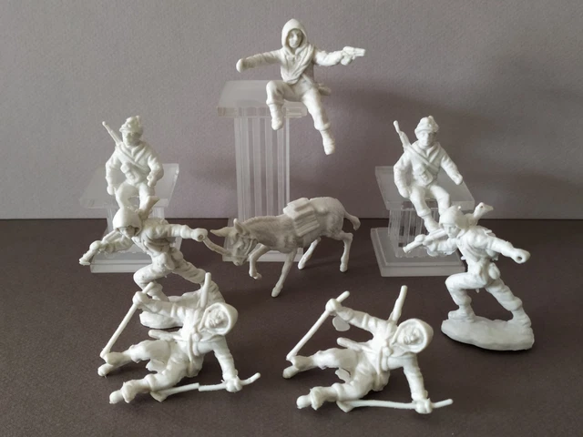 Lot De 16 Soldats Plastique QUIRALU - Chasseurs Alpins Au Défilé (54 Mm)