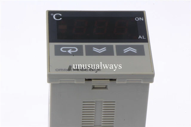 Used Omron E5CS-R1KJX 100-240VAC Temperature Controller Tested