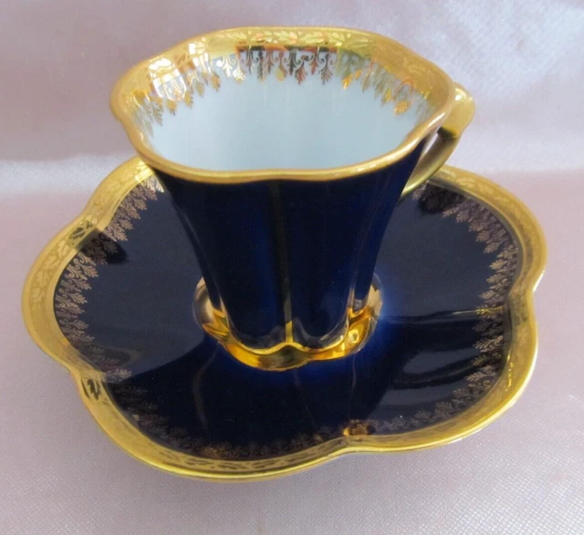 Tasse à café moka en porcelaine bleu de four et or Limoges
