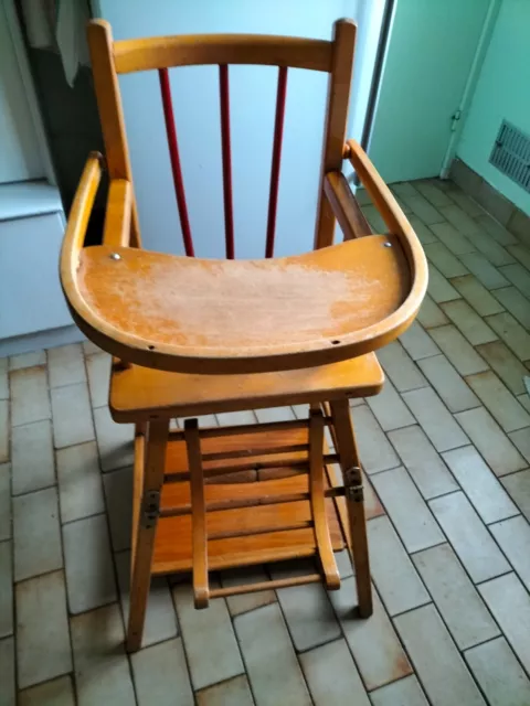Ancienne chaise haute d 'Enfant