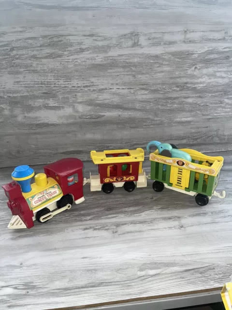 Vintage Rare Fisher Price Little People Play Family Animal Circus Train No. 991