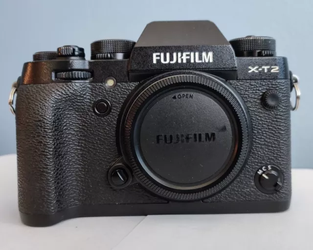 Fuji Fujifilm X-T2 Digital Camera, body only, black with L bracket, batteries
