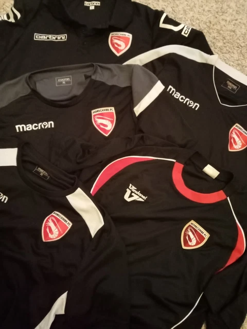 MORECAMBE FC seltene 5 x von Spielern getragene Trainingsoberteile, Erwachsenengrößen