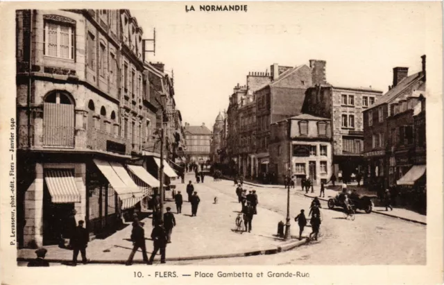 CPA FLERS - Place Gambetta et Grande-Rue (356052)