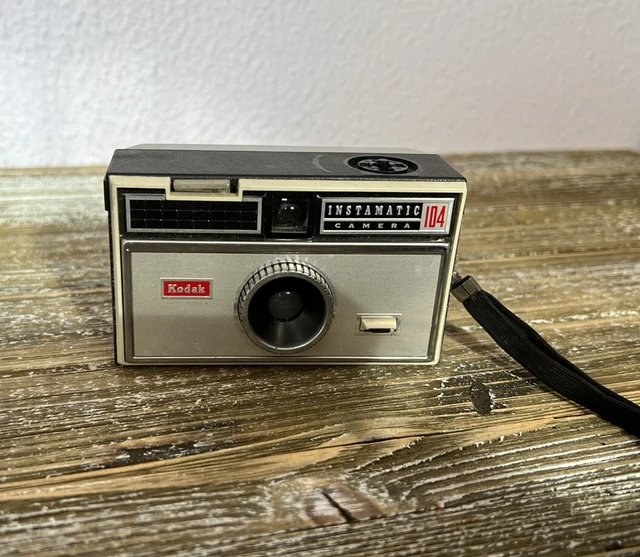 Cámara de película vintage Kodak Instamatic 104 sin probar se vende como está para las piezas