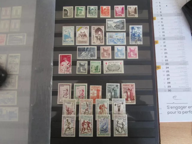 Maroc  lot de 30 timbres  neufs** en majorité et 3 oblitérés. Cote 30 €. TTBE.