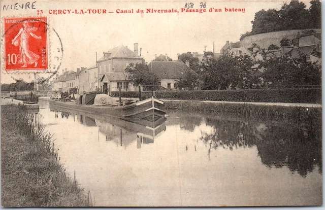 58 CERCY LA TOUR - canal du nivernais, passage d'un bateau