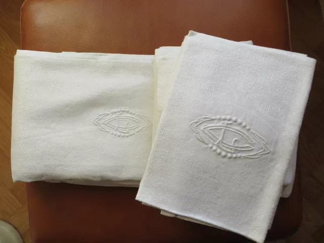 Linge ancien : nappe + 12 serviettes en damassé monogrammé