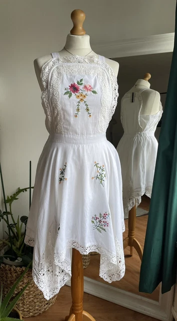 Mini abito asimmetrico ricamato floreale bianco River Island taglia Regno Unito 12 NUOVO CON ETICHETTE