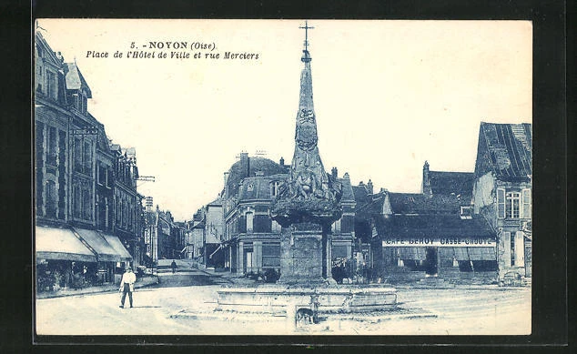 CPA Noyon, Place de l´Hotel de Ville et rue Maerciers